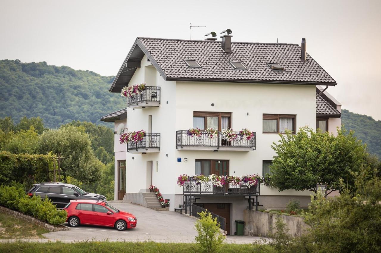 Apartments Lucic Slunj Bagian luar foto